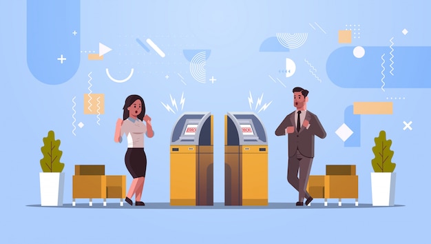 hombre triste mujer clientes cerca de cajero automático sin notificación de error de dinero transacción de crisis financiera denegada tarjeta de crédito bancaria bloqueada mal servicio en concepto de banco horizontal longitud completa