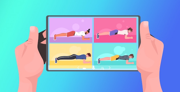 Hombres que hacen ejercicios de fitness de yoga en la pantalla de la tableta, entrenamiento en línea, concepto de estilo de vida saludable, manos humanas, utilizando la aplicación horizontal, ilustración