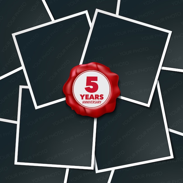Icono de vector de aniversario de 5 años, logo. elemento de diseño, tarjeta de felicitación con collage de marcos de fotos y sello de cera roja para el quinto aniversario