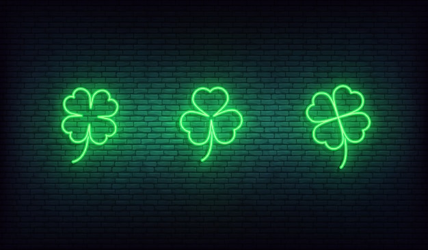 Iconos de neón de trébol. conjunto de iconos de trébol irlandés verde para el día de san patricio