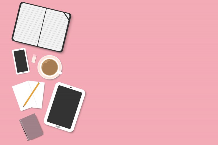 Vector ilustración de diseño plano de modernos equipos de oficina de negocios. - computadora portátil, dispositivos digitales, lápiz, café y bloc de notas. - trabajar desde casa concepto.