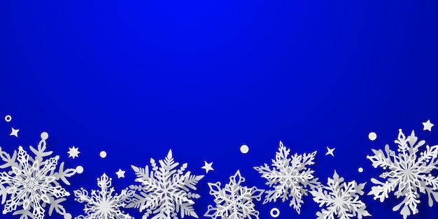 Ilustración navideña con hermosos copos de nieve blancos complejos con sombras suaves sobre fondo azul