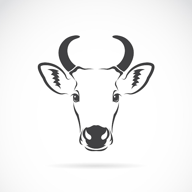 Imagen vectorial de una cabeza de vaca sobre fondo blanco