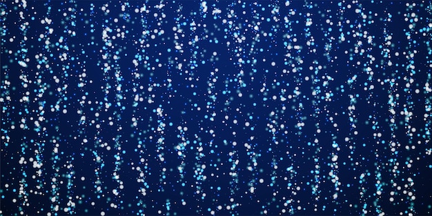 Increíble fondo de Navidad de nieve que cae. Sutiles copos de nieve voladores y estrellas sobre fondo de cielo de invierno. Plantilla de superposición de copo de nieve de plata de invierno admirable. Gran ilustración vectorial.