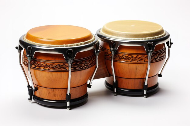 Instrumentos de percusión rítmica tambores bongo sobre un fondo blanco