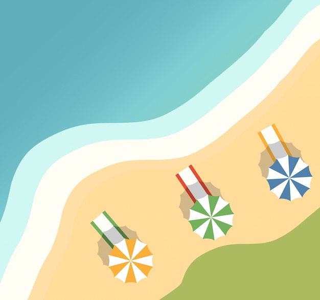 La isla tropical con palmeras y la playa de arena. Toallas de playa y sombrilla. Vacaciones de verano en la localidad.