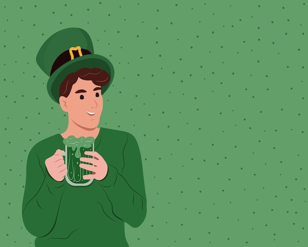 Joven irlandés feliz celebrando el día de San Patricio y sosteniendo una jarra de cerveza