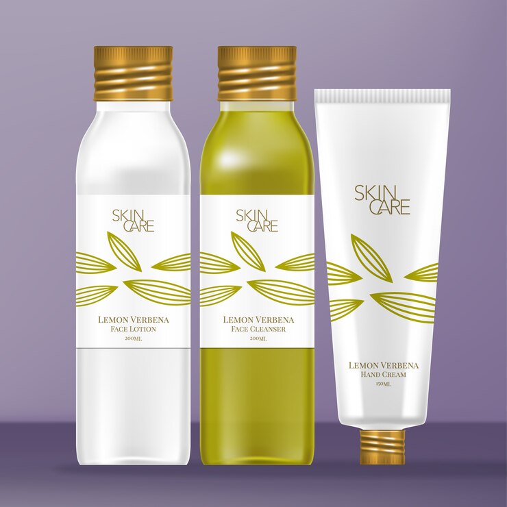 Juego de artículos de tocador con plástico transparente o botella de vidrio y tubo de belleza. Tapón de rosca dorado metálico con diseño temático de verbena de limón.
