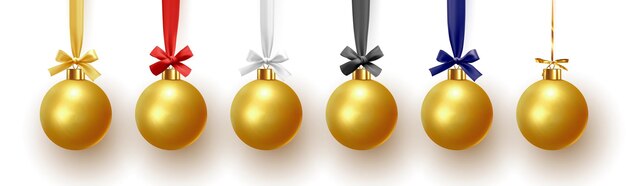 Juego de bolas de Navidad colgando de una cinta con lazo. Decoración Bolas de adorno de Navidad aisladas. Diseño 3d realista. Elementos decorativos de decoración navideña. ilustración vectorial