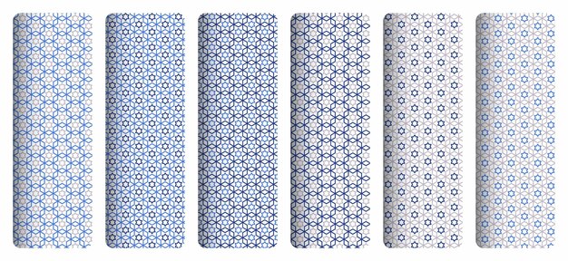Un juego de papel azul y blanco con un patrón de flores.