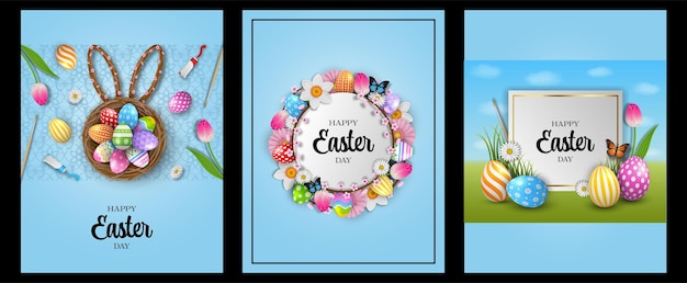 juego de tarjetas de pascua con flores y huevos coloridos. huevos decorados en un nido con orejas de conejo.