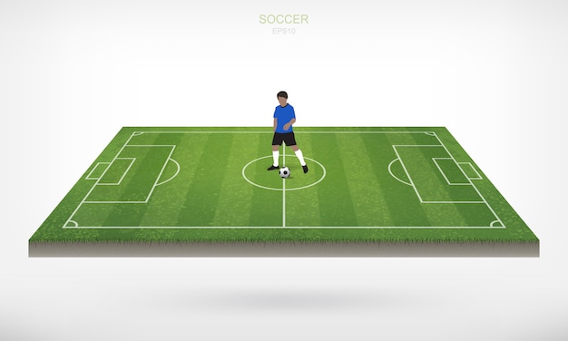 Jugador de fútbol y balón de fútbol en el área del campo de fútbol con fondo blanco.