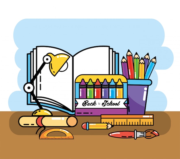 Lápices de colores con lápices de colores y libros.