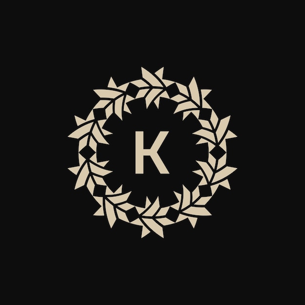 La letra inicial K es el logotipo del marco de círculo de borde ornamental.