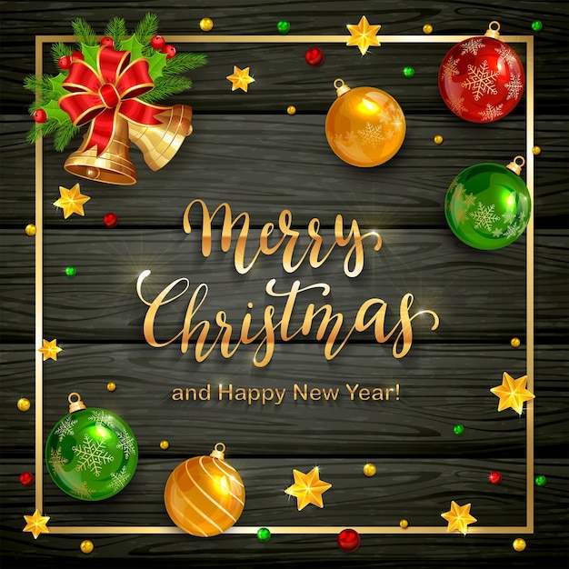 Letras de oro feliz Navidad y próspero año nuevo con adornos navideños. Estrellas doradas, bolas de Navidad, campanas de oro, bayas de acebo y perlas sobre fondo de madera negra, ilustración.