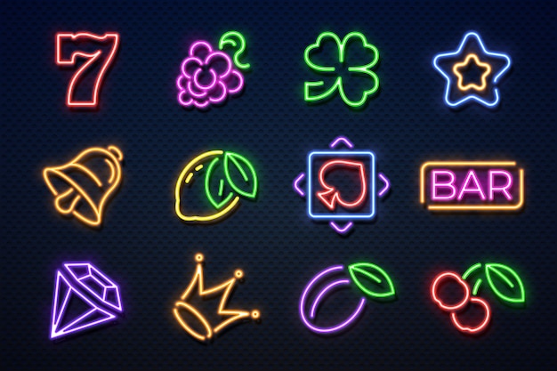 Letreros de neón del casino. máquina tragamonedas, naipes, cereza y corazones, máquina de jackpot para juegos. iconos de neón de casino