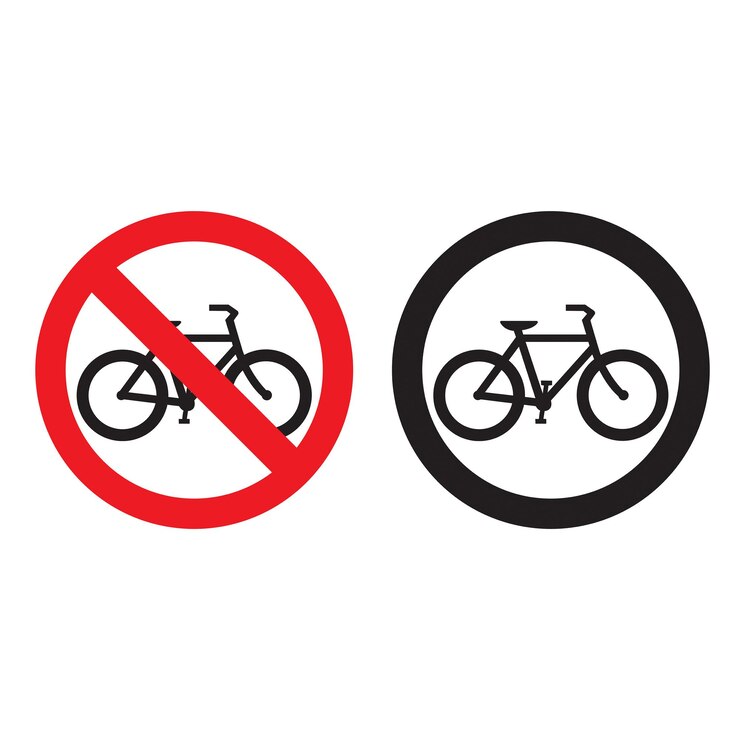 Letreros de prohibición de bicicletas sobre un fondo blanco