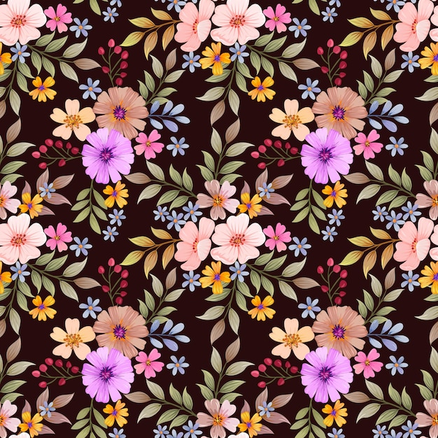 Lindas flores de colores y hojas sobre fondo de color marrón oscuro de patrones sin fisuras