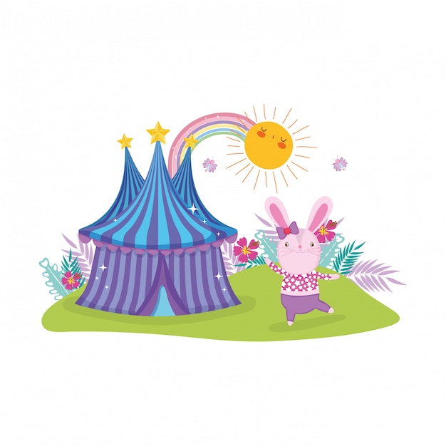 Lindo circo conejo con capa y carpa.
