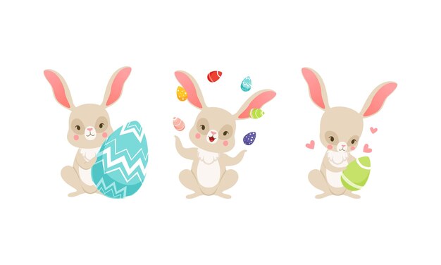 El lindo conejo de Pascua haciendo malabarismos con huevos y sosteniendo un conjunto de vectores