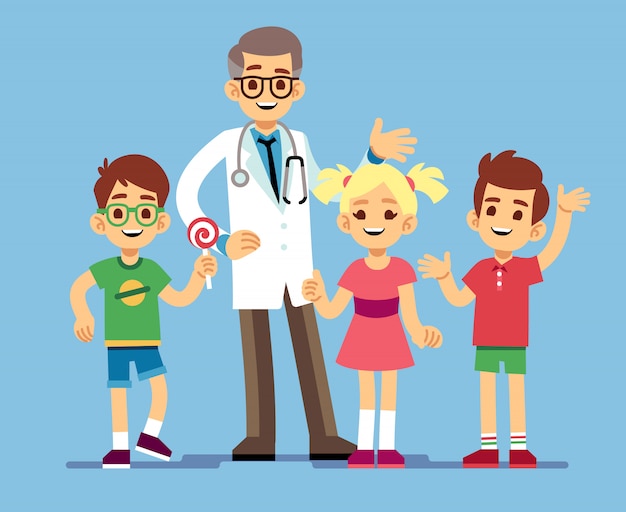 Lindo médico pediatra masculino y felices niños sanos. cuidado de niños