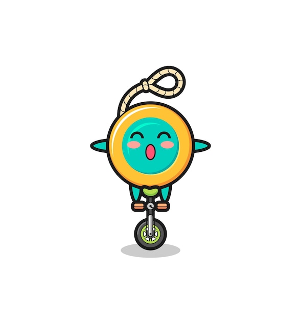 Vector el lindo personaje de yoyo está montando una bicicleta de circo.