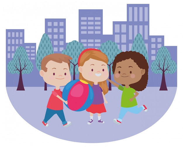 Lindos niños felices divirtiéndose