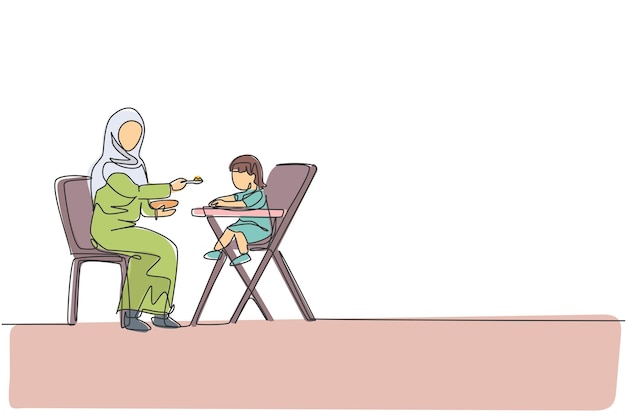 Una línea continua que dibuja a una joven madre islámica alimentando a su niño con alimentos saludables en la mesa del comedor para bebés