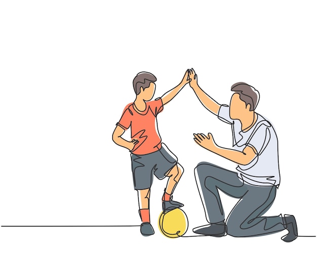 Vector una línea dibujando a un joven padre inclinando su cuerpo para darle un gesto de chocar los cinco a su hijo mientras juega fútbol