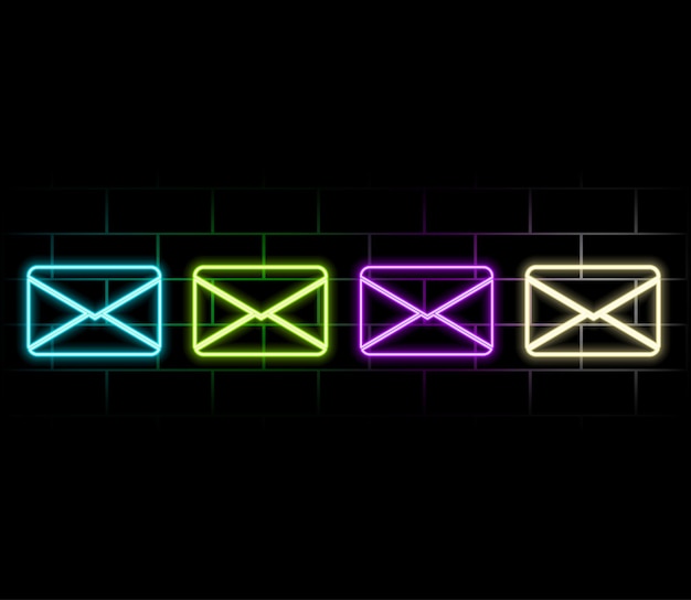 Línea de neón brillante Ícono de sobre aislado en fondo negro Símbolo de letra de mensaje de correo electrónico Vector