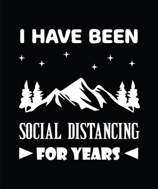 LLEVO AÑOS DE DISTANCIAMIENTO SOCIAL. DISEÑO DE CAMISETA CAMPING. VIVIR EN UN LUGAR TRANQUILO.