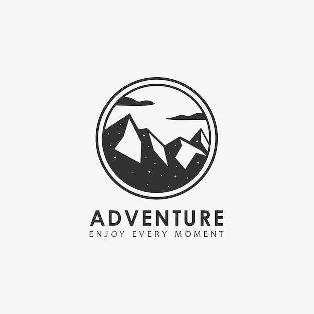 Logo de aventura con montaña