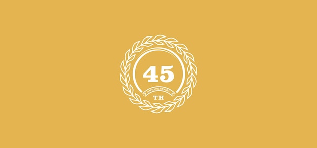 Logotipo del 45.º aniversario con anillo y marco de color blanco y fondo dorado.