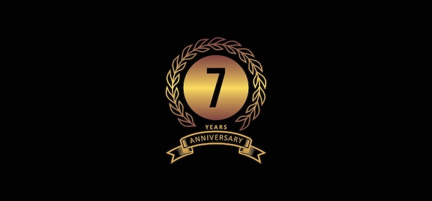 Logotipo del 7.º aniversario con fondo dorado y negro.