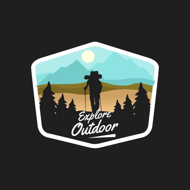 Logotipo de aventuras al aire libre en la montaña