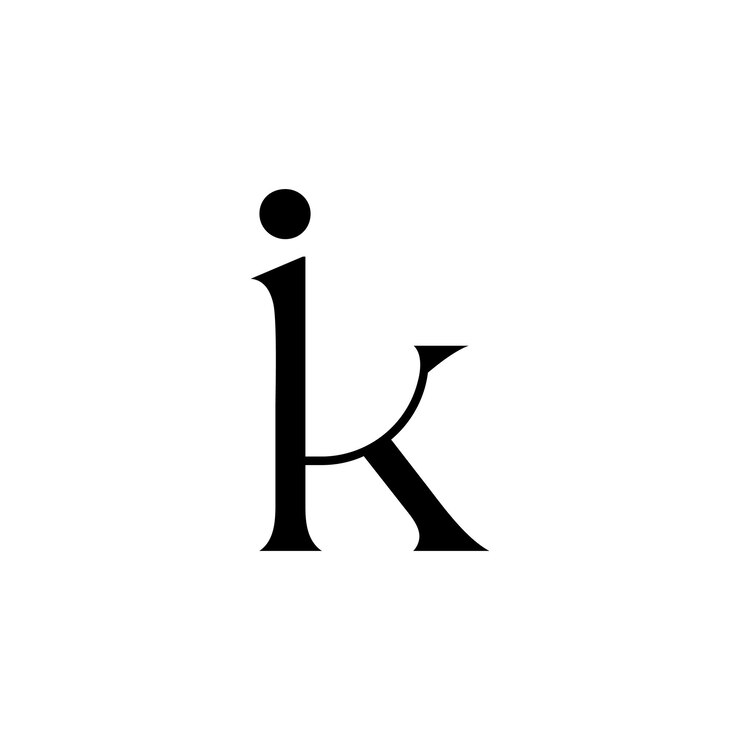 un logotipo en blanco y negro con IK
