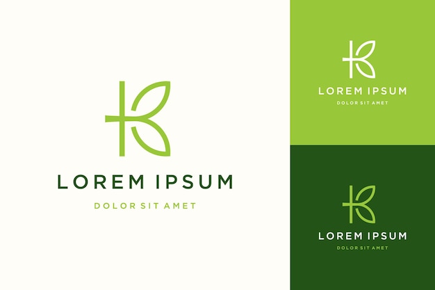 Logotipo de diseño natural o monograma o iniciales K con hojas