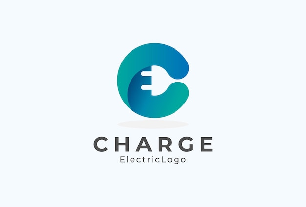 Logotipo de enchufe eléctrico de letra C, combinación de letra E y enchufe con color degradado