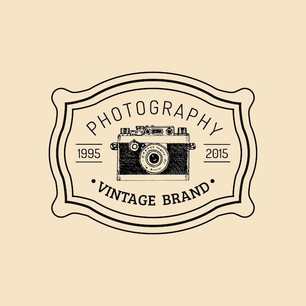 Logotipo de fotografía Vector vintage cámara antigua etiqueta insignia emblema Ilustración esbozada a mano para tienda de estudio, etc.