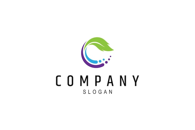 Logotipo de la letra C con combinación de hojas y salpicaduras de agua estilo de diseño plano