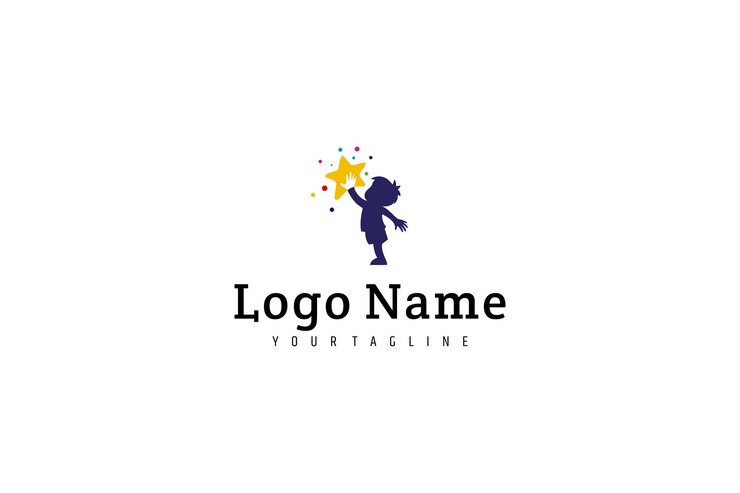 Logotipo lúdico de un niño tocando las estrellas