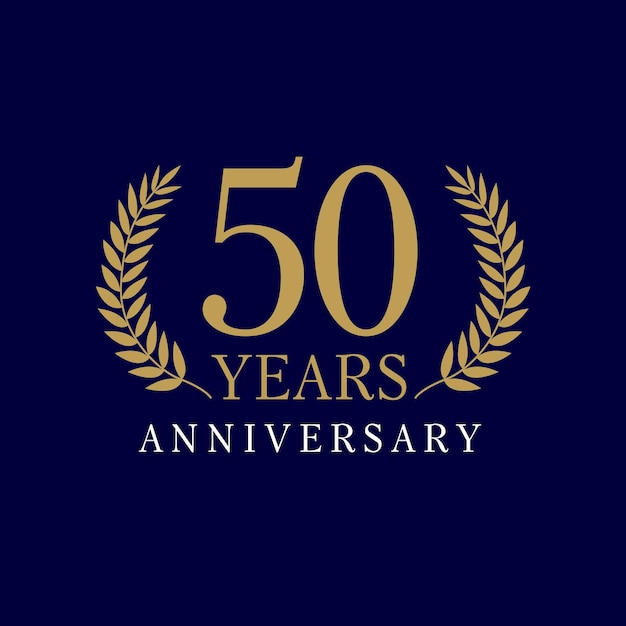 Logotipo lujoso de 50 años. Año de aniversario de la 50ª plantilla vectorial de color dorado enmarcada por palmeras.