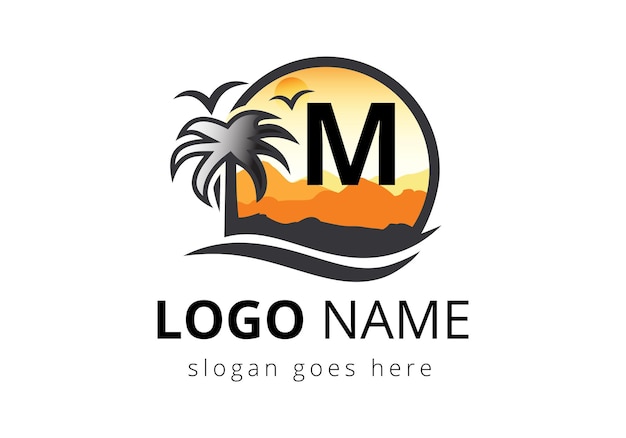 Logotipo de la playa en la letra M Signo vectorial del atardecer Logotipo de viaje de verano Logotipo de la playa Mar del atardecer Logotipo de diseño Vector