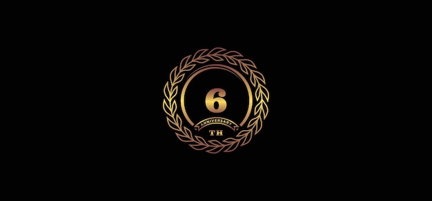 Logotipo del sexto aniversario con anillo y marco de color dorado y fondo negro.