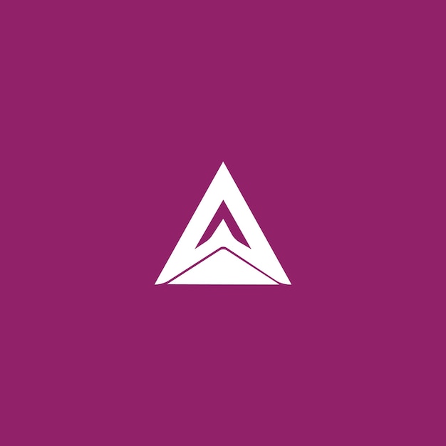 El logotipo del triángulo geométrico inspirado en la montaña, símbolo de fuerza y exploración