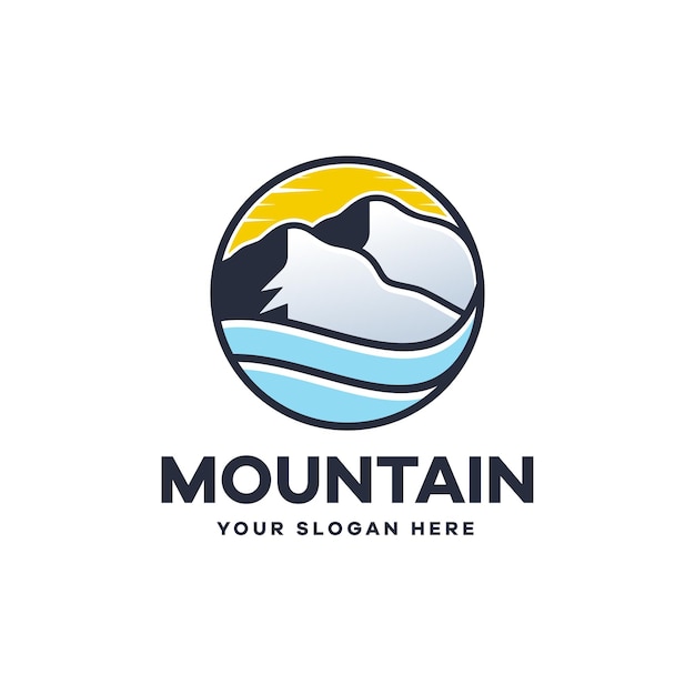 Logotipo de vacaciones de océano de montaña plana