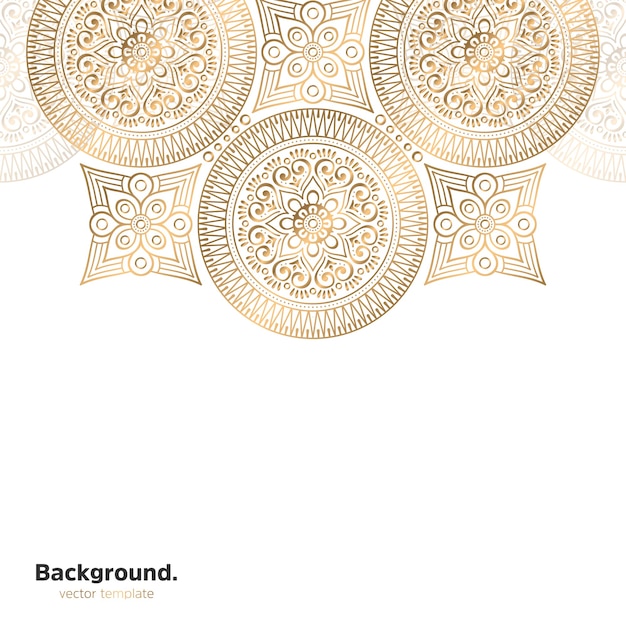 Lujo diseño de mandala ornamental fondo en color oro