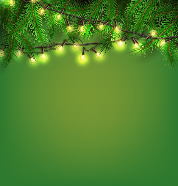 Luz de Navidad realista guirnalda verde sobre fondo de árbol de abeto