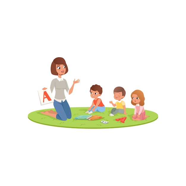Maestro y tres niños pequeños sentados en una alfombra redonda y suave y aprendiendo la letra del alfabeto A. Centro de desarrollo infantil o jardín de infantes. Juego educativo. Diseño vectorial plano para carteles, volantes o folletos.