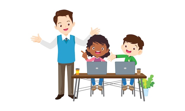 maestros y niños que aprenden cursos de educación en tecnología informática